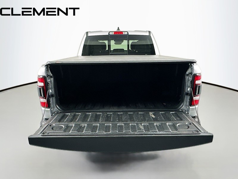 Ram 1500 Vehicle Full-screen Gallery Image 11