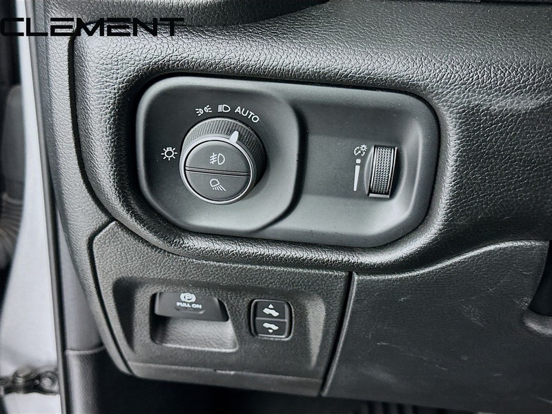 Ram 1500 Vehicle Full-screen Gallery Image 13