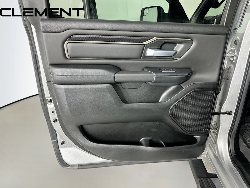 Ram 1500 Vehicle Full-screen Gallery Image 32