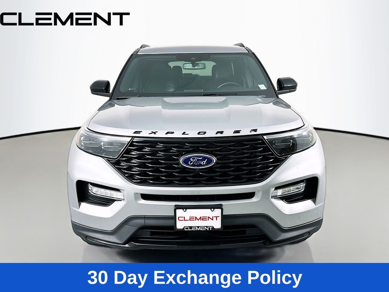 Ford Explorer Vehicle Full-screen Gallery Image 3