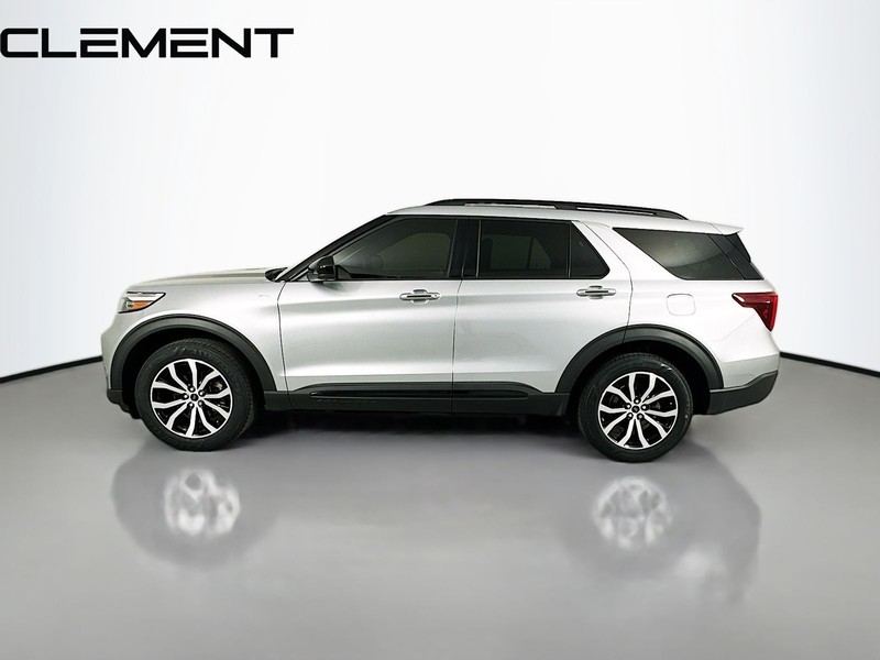 Ford Explorer Vehicle Full-screen Gallery Image 6