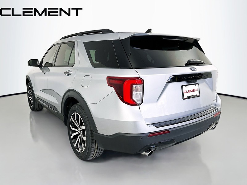 Ford Explorer Vehicle Full-screen Gallery Image 10