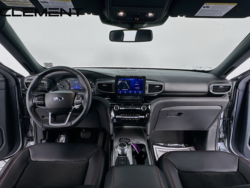 Ford Explorer Vehicle Full-screen Gallery Image 12