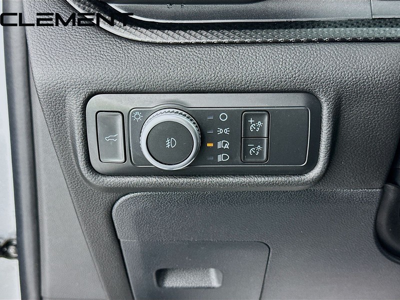 Ford Explorer Vehicle Full-screen Gallery Image 13