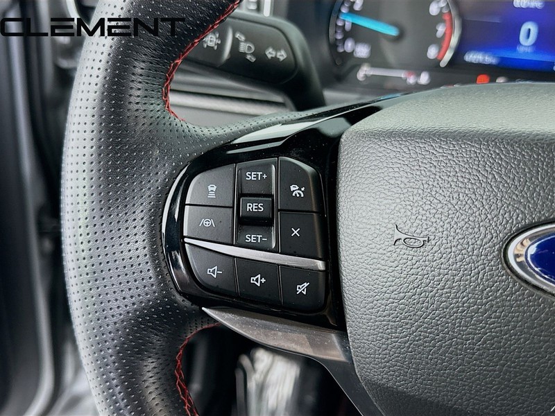 Ford Explorer Vehicle Full-screen Gallery Image 15