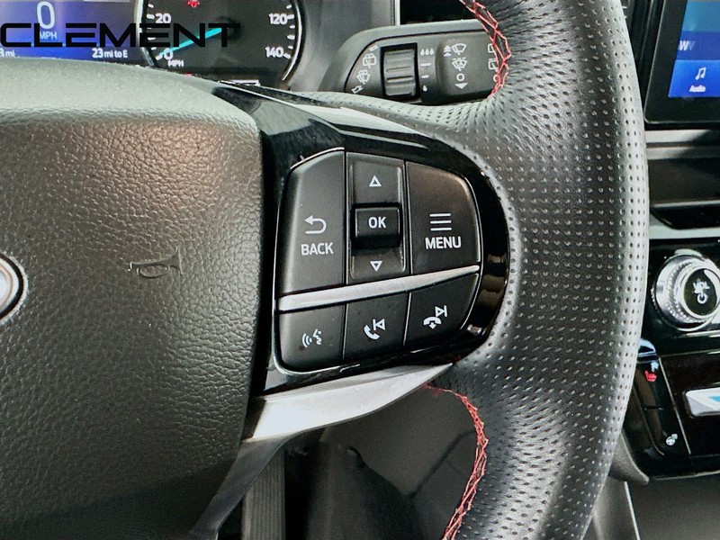 Ford Explorer Vehicle Full-screen Gallery Image 17
