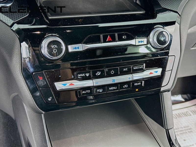 Ford Explorer Vehicle Full-screen Gallery Image 22