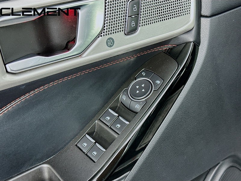Ford Explorer Vehicle Full-screen Gallery Image 28