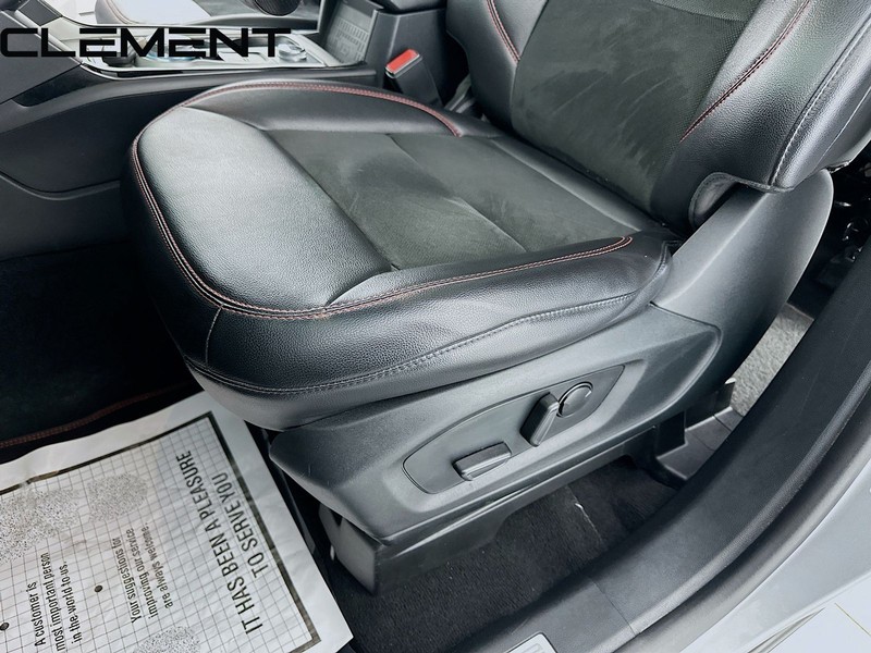 Ford Explorer Vehicle Full-screen Gallery Image 30