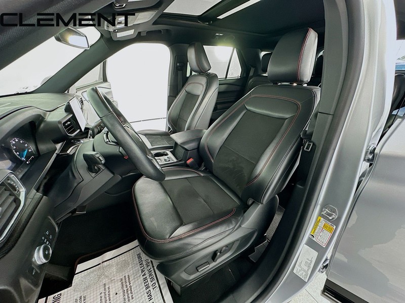 Ford Explorer Vehicle Full-screen Gallery Image 32