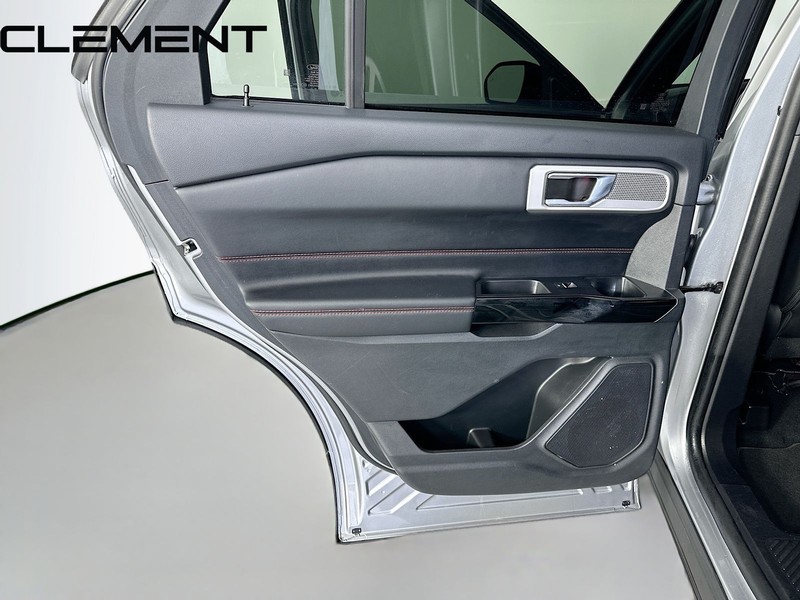 Ford Explorer Vehicle Full-screen Gallery Image 33