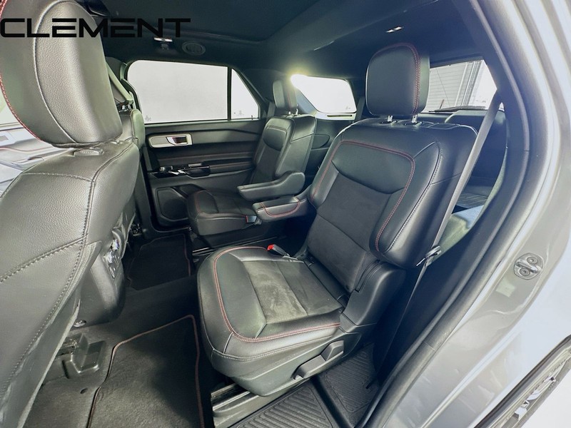 Ford Explorer Vehicle Full-screen Gallery Image 34