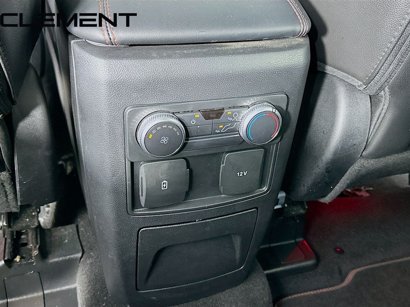 Ford Explorer Vehicle Full-screen Gallery Image 36
