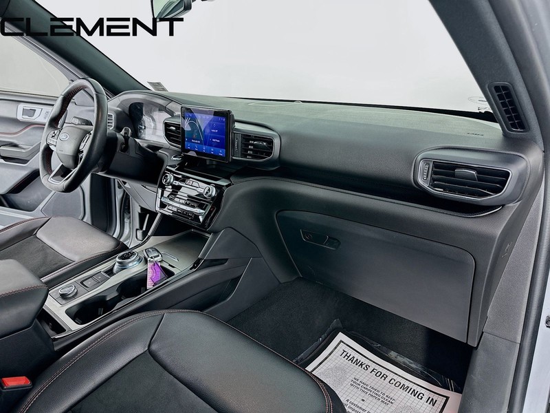 Ford Explorer Vehicle Full-screen Gallery Image 38
