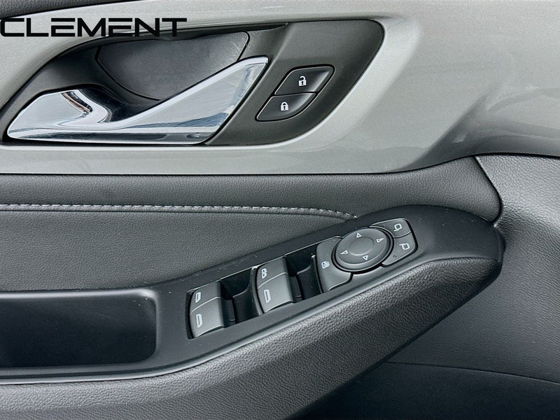 Chevrolet Traverse Vehicle Full-screen Gallery Image 25