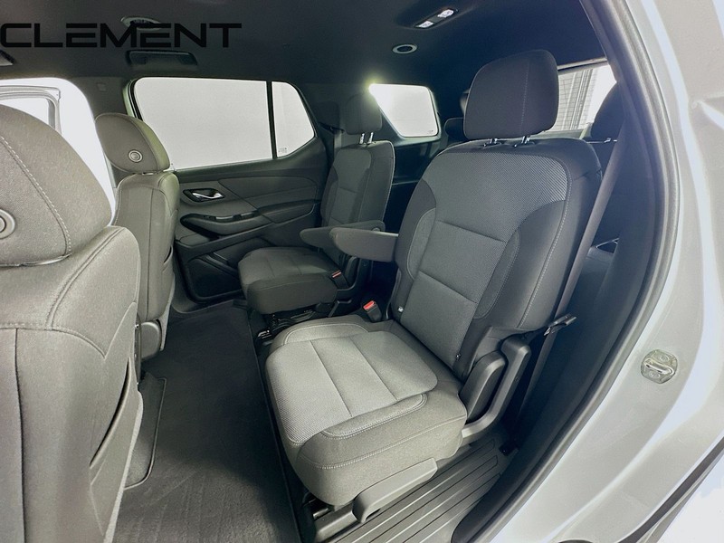 Chevrolet Traverse Vehicle Full-screen Gallery Image 32