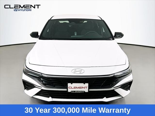Hyundai Elantra Vehicle Image 02