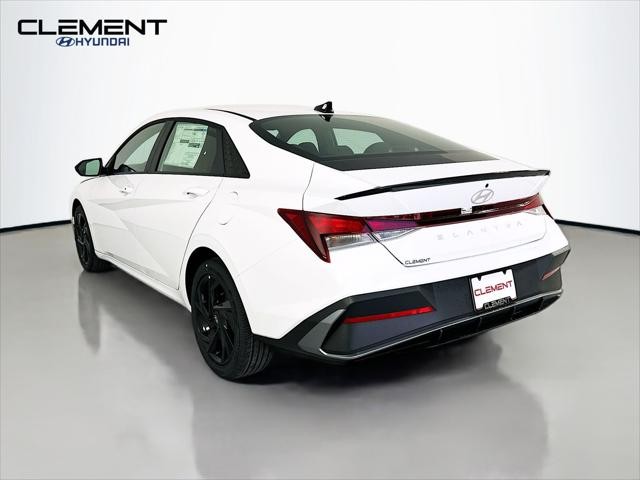 Hyundai Elantra Vehicle Image 08