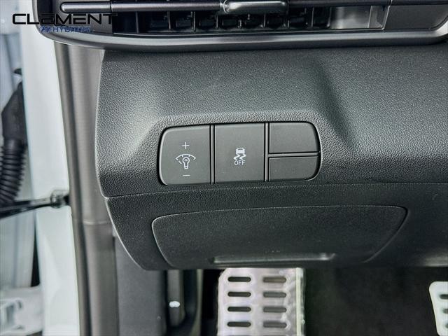 Hyundai Elantra Vehicle Image 12