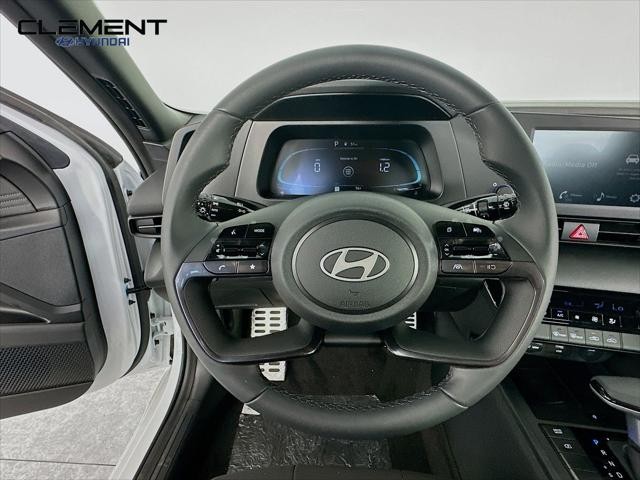 Hyundai Elantra Vehicle Image 13