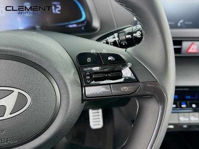 Hyundai Elantra Vehicle Image 15