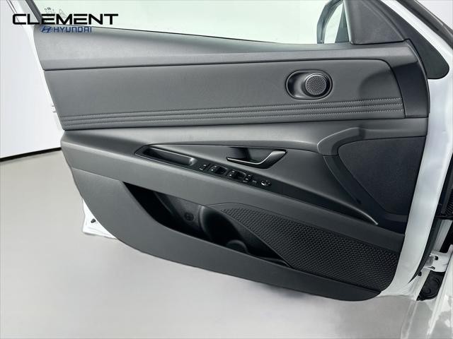 Hyundai Elantra Vehicle Image 22