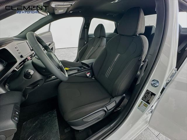 Hyundai Elantra Vehicle Image 24