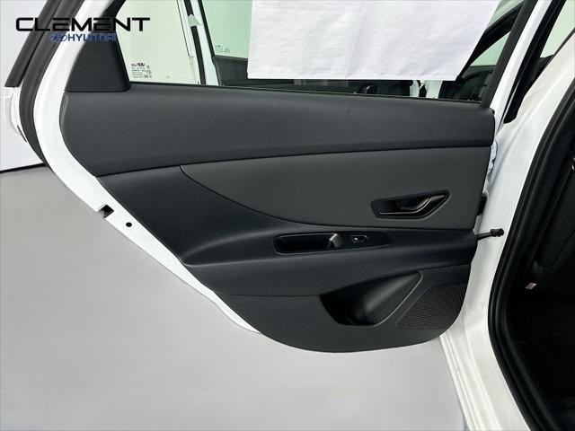 Hyundai Elantra Vehicle Image 25