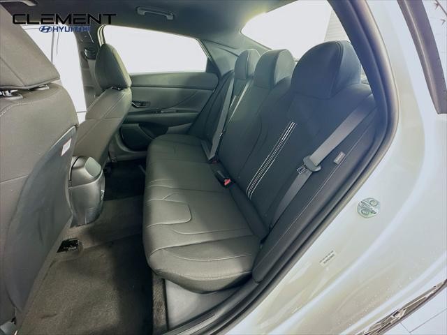 Hyundai Elantra Vehicle Image 26