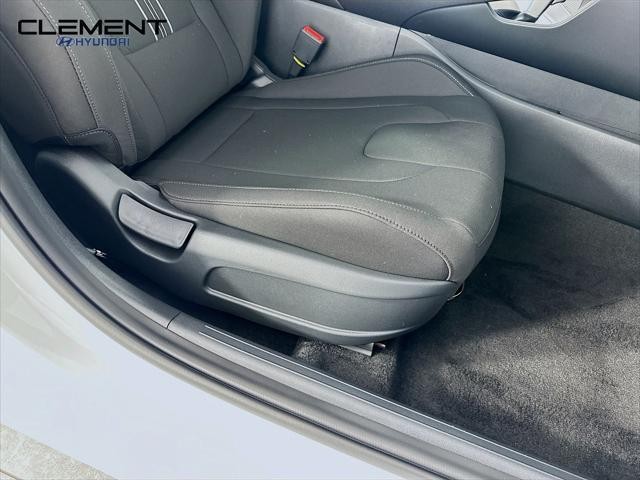 Hyundai Elantra Vehicle Image 27