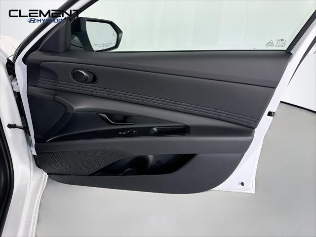 Hyundai Elantra Vehicle Image 29