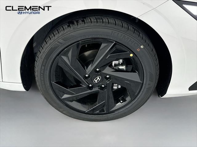 Hyundai Elantra Vehicle Image 30