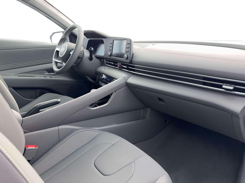 Hyundai Elantra Vehicle Image 15