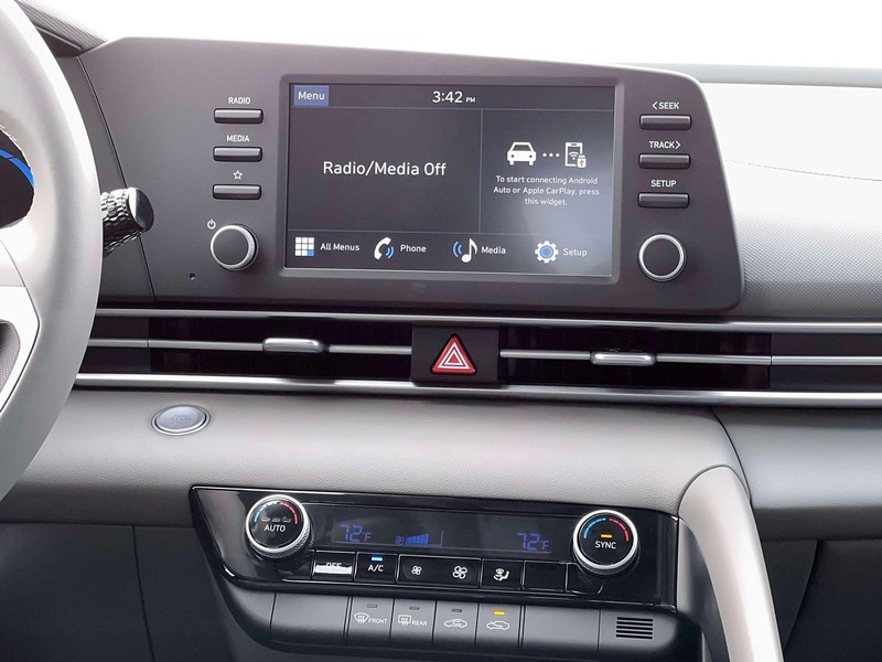 Hyundai Elantra Vehicle Image 19