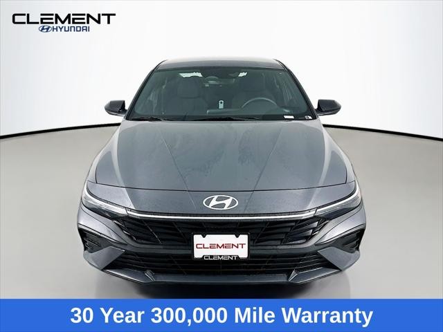 Hyundai Elantra Vehicle Image 02