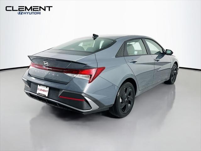 Hyundai Elantra Vehicle Image 06
