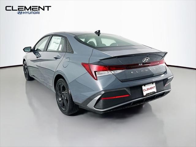 Hyundai Elantra Vehicle Image 08