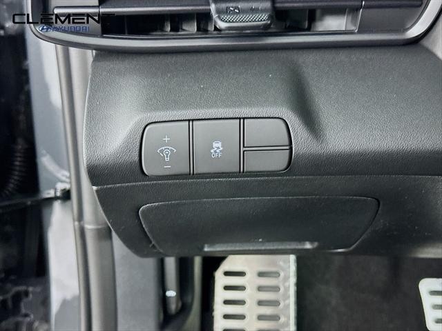 Hyundai Elantra Vehicle Image 12