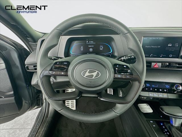 Hyundai Elantra Vehicle Image 13