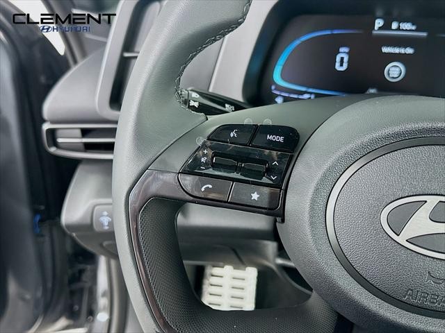 Hyundai Elantra Vehicle Image 14