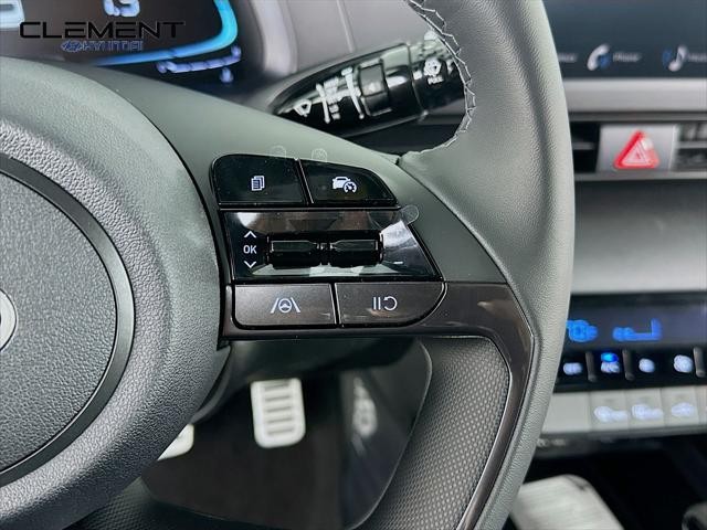 Hyundai Elantra Vehicle Image 15