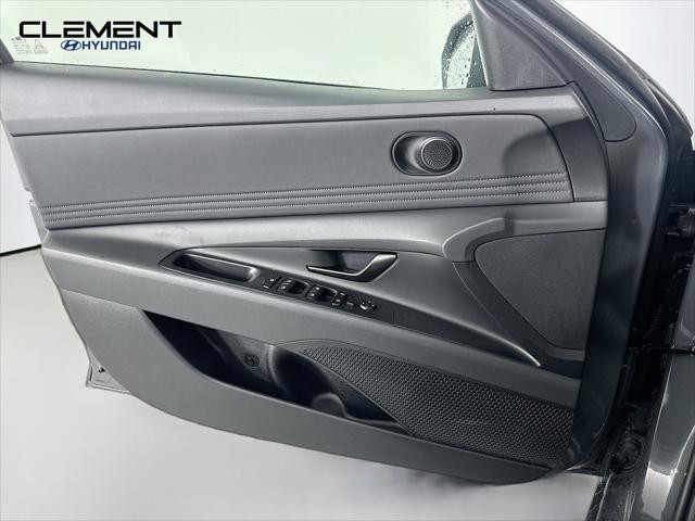 Hyundai Elantra Vehicle Image 22