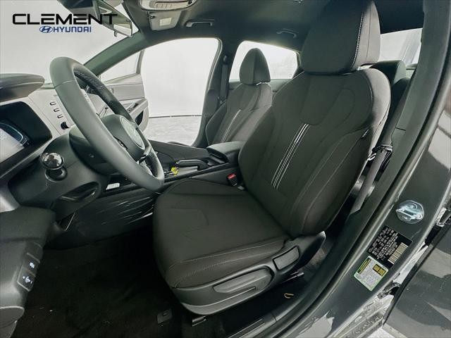 Hyundai Elantra Vehicle Image 24