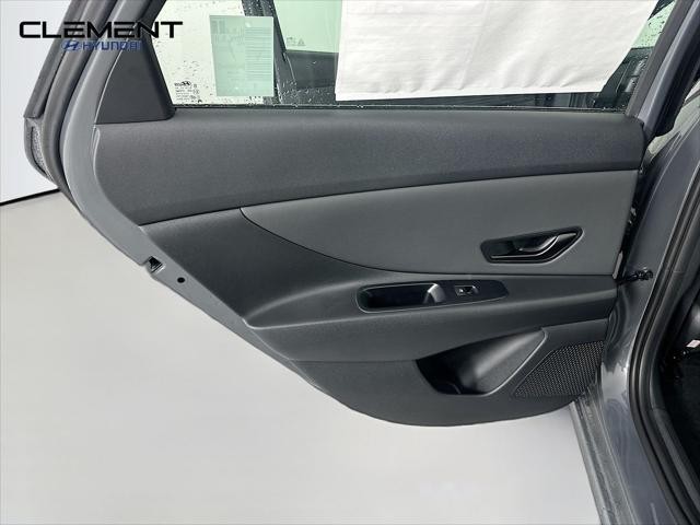 Hyundai Elantra Vehicle Image 25
