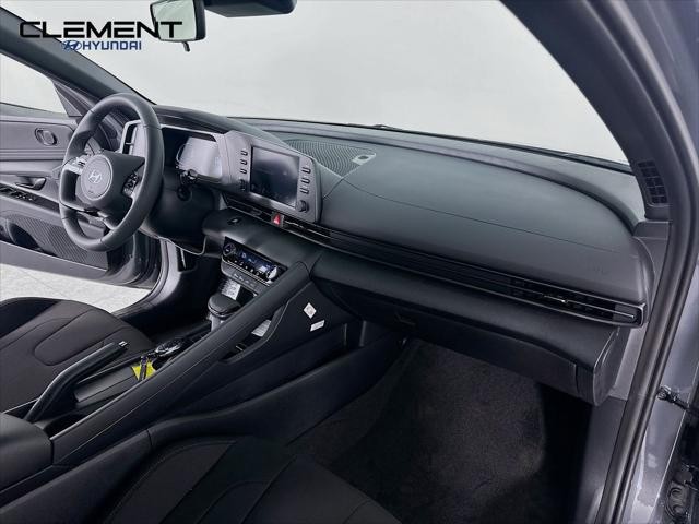 Hyundai Elantra Vehicle Image 28