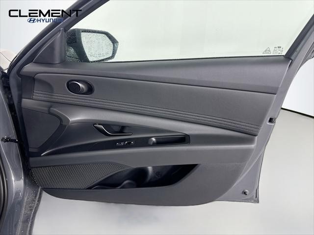 Hyundai Elantra Vehicle Image 29