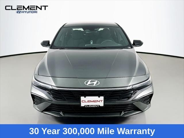 Hyundai Elantra Vehicle Image 02