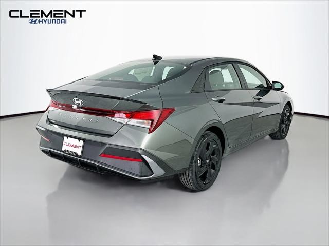 Hyundai Elantra Vehicle Image 06