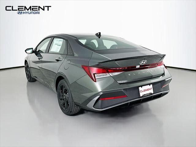 Hyundai Elantra Vehicle Image 08