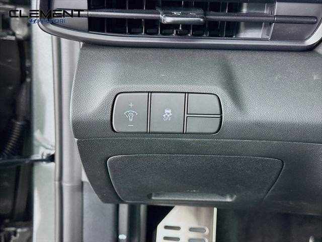 Hyundai Elantra Vehicle Image 12